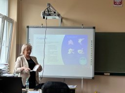 Rok szkolny 2023-2024 - 133 - Mi⌐dzy nami - KOBIETAMI